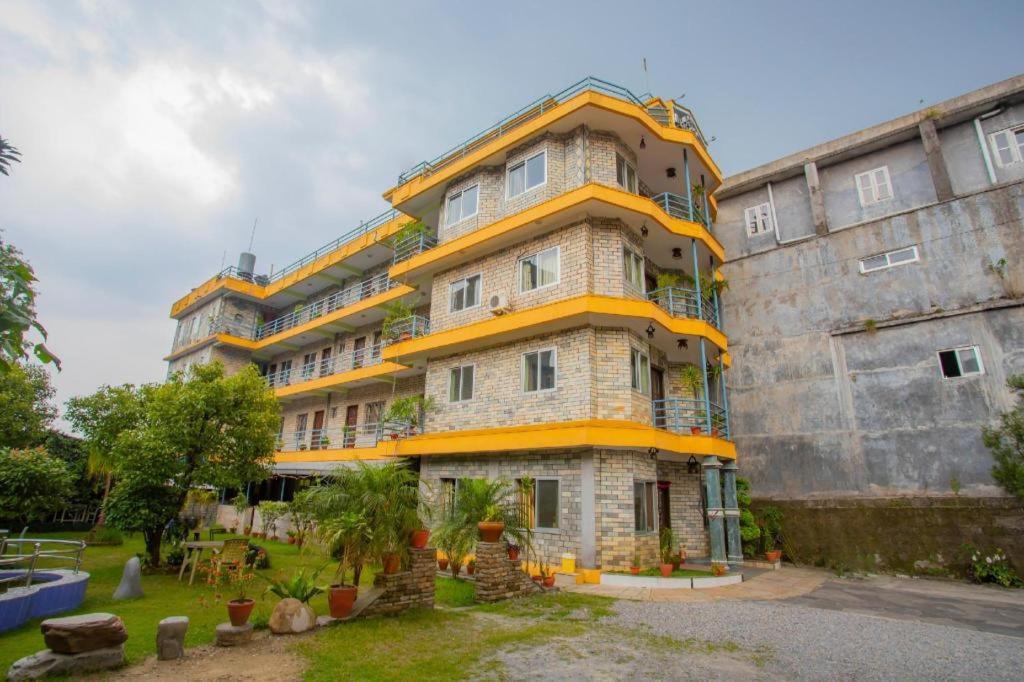 Spot On 445 New Hotel Natureland Pokhara Eksteriør billede