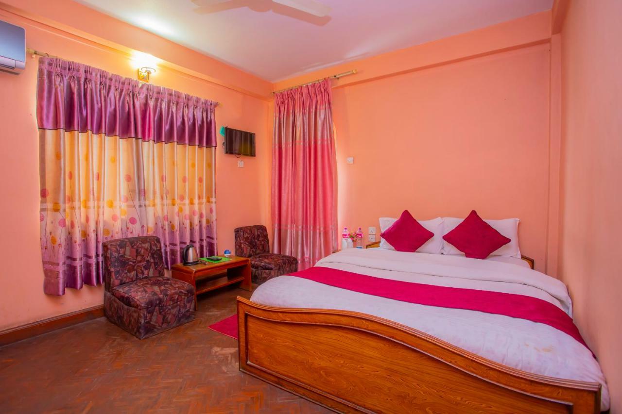 Spot On 445 New Hotel Natureland Pokhara Eksteriør billede