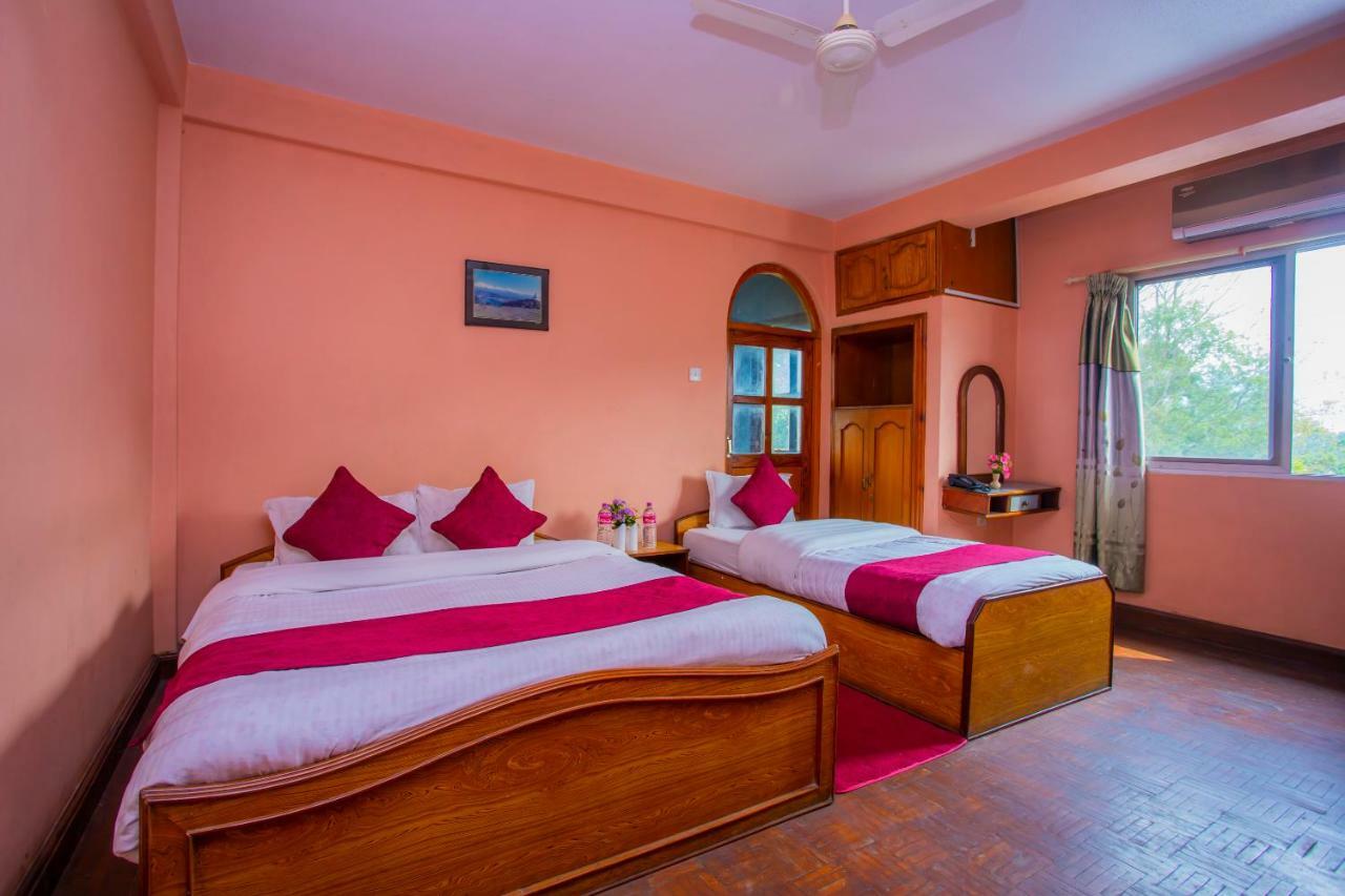 Spot On 445 New Hotel Natureland Pokhara Eksteriør billede